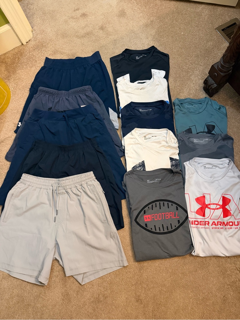 Under Armour Men’s Small lot of clothes. EUC shorts shirts